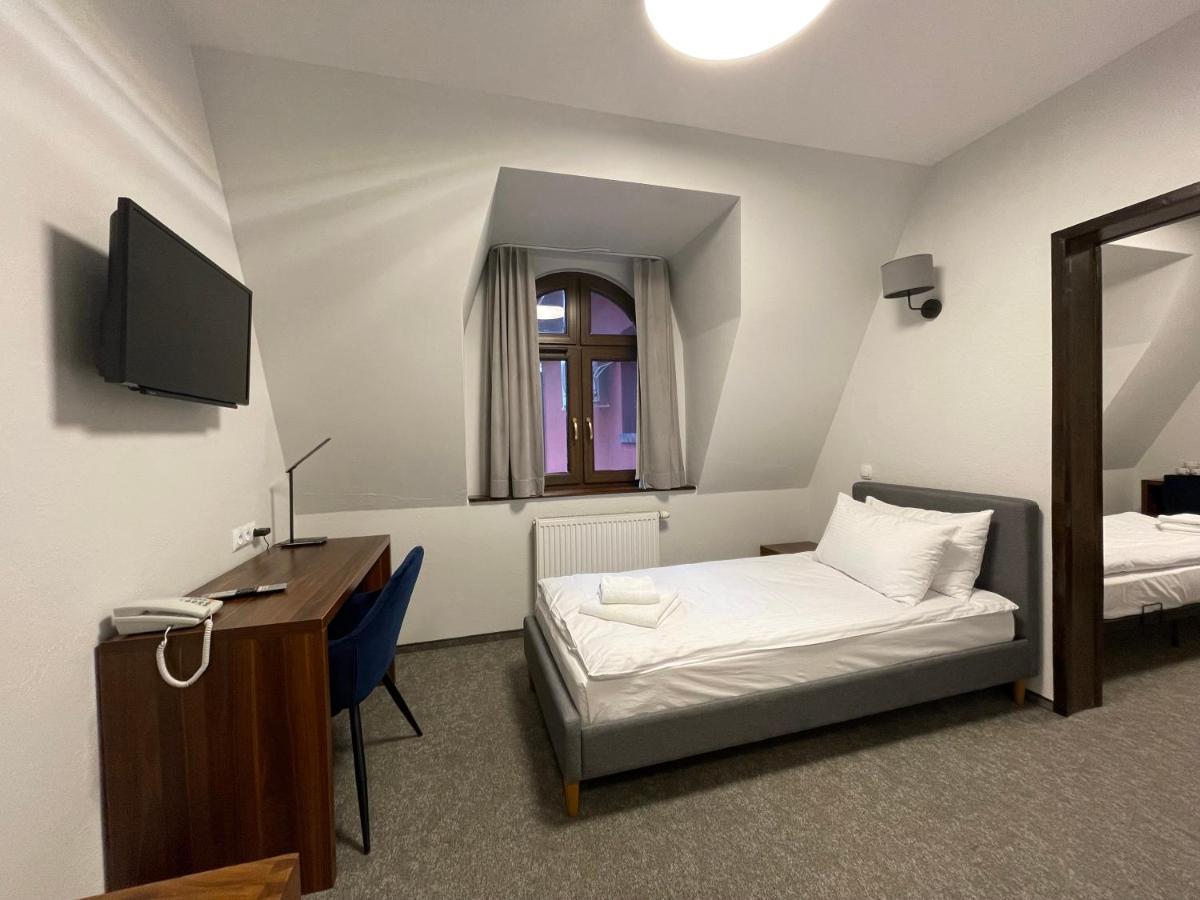 Hotel Red Ostrowiec Świętokrzyski Exteriör bild