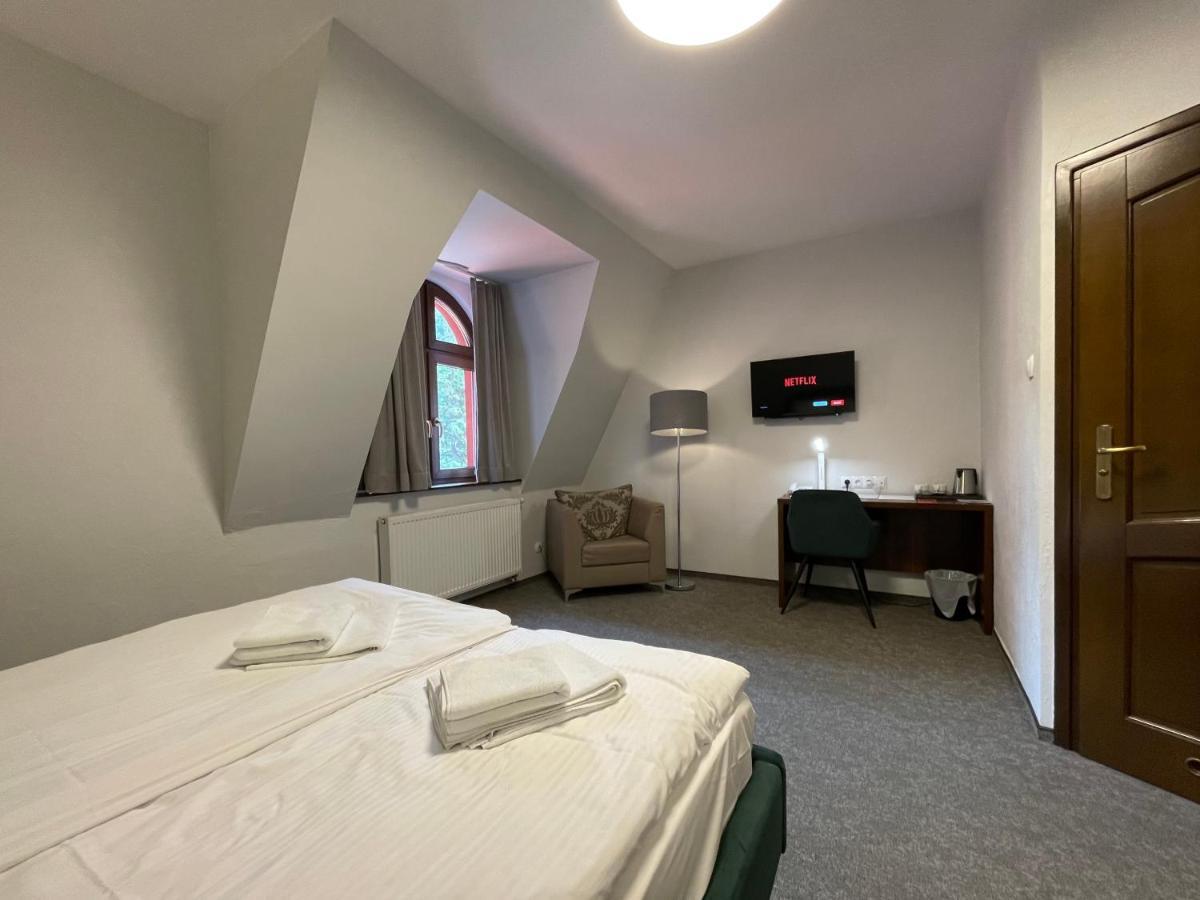 Hotel Red Ostrowiec Świętokrzyski Exteriör bild