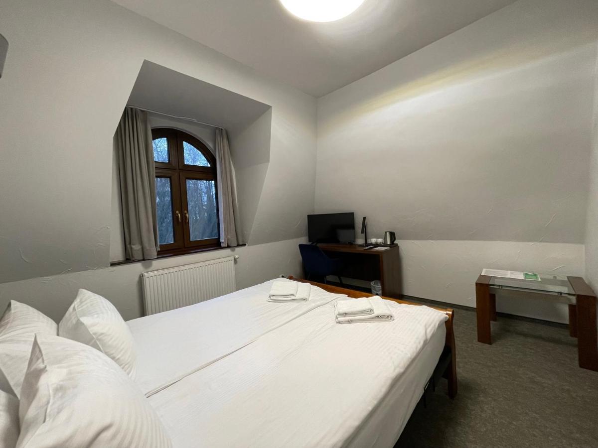 Hotel Red Ostrowiec Świętokrzyski Exteriör bild